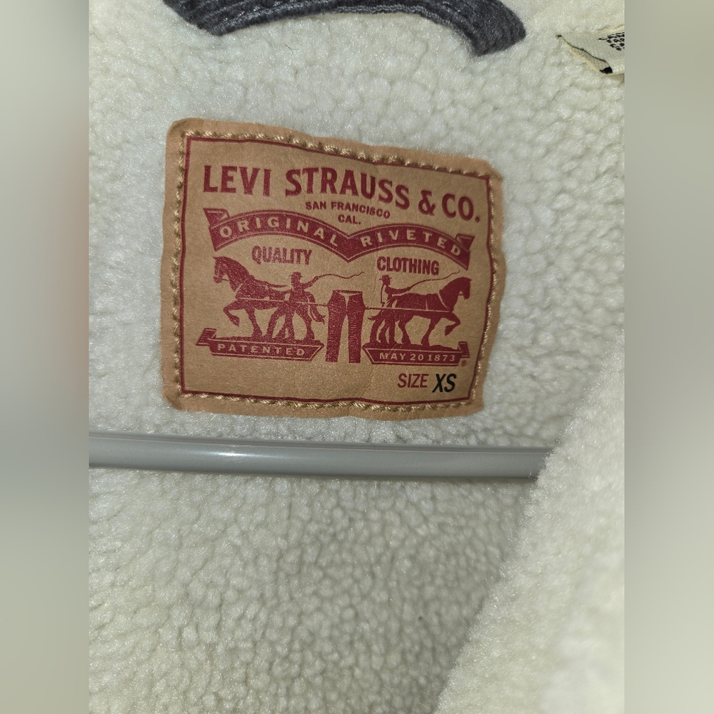 NWT Levi's Sherpa Trucker Jacket - Picture 6 of 7